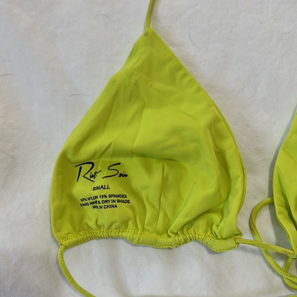 Riot swim bikini top in kiwi - Picture 2 of 2